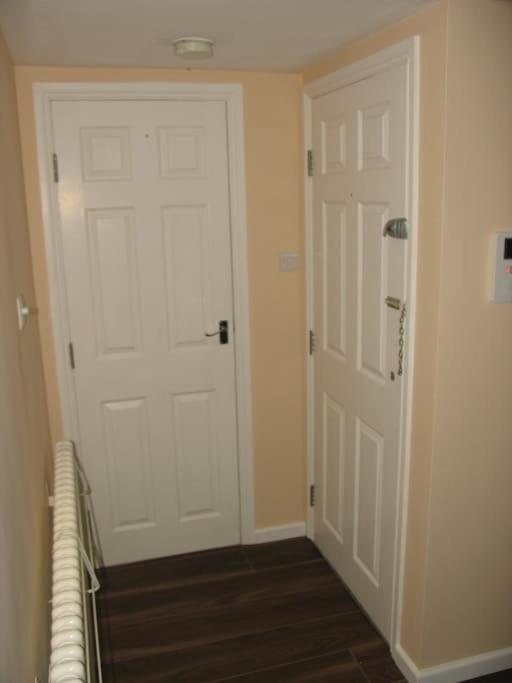 Modern Cosy Private Studio, Wifi, Ip-Tv, Must See Romford Extérieur photo