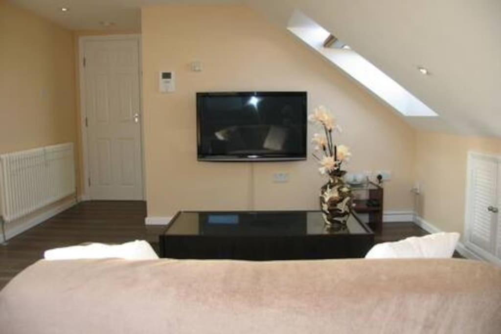 Modern Cosy Private Studio, Wifi, Ip-Tv, Must See Romford Extérieur photo
