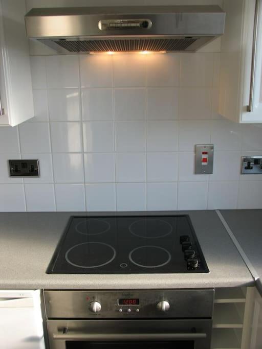 Modern Cosy Private Studio, Wifi, Ip-Tv, Must See Romford Extérieur photo