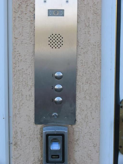 Modern Cosy Private Studio, Wifi, Ip-Tv, Must See Romford Extérieur photo